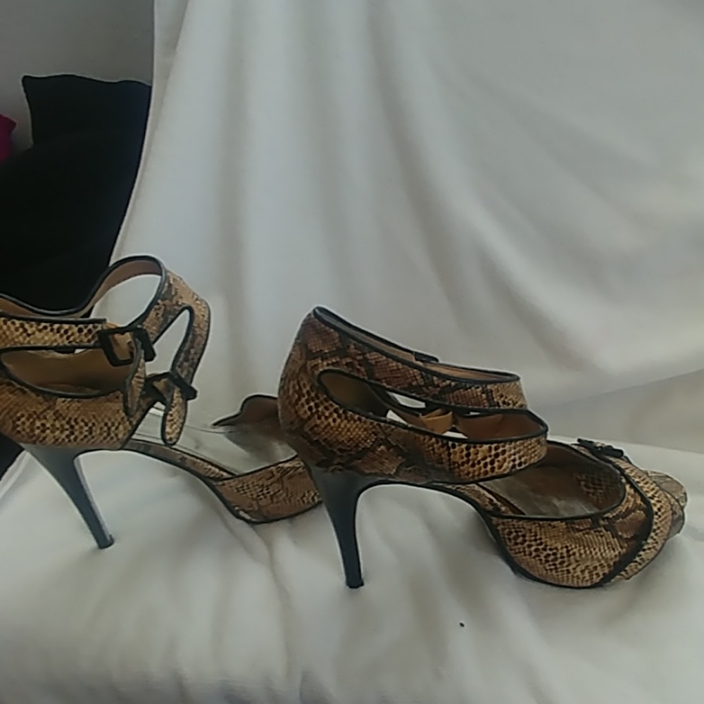 Heels - Picture 2 of 2